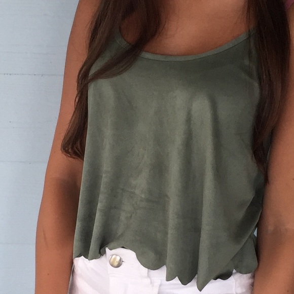 Small dark green velvet open back scallop crop tank top - Picture 1 of 9